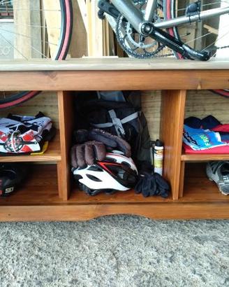 Mobile armadietto porta bici e accessori