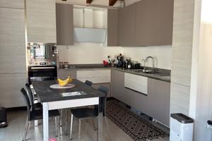 Villetta singola con box privato,posto auto, giard