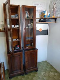 Colonnette in legno con vetrinetta