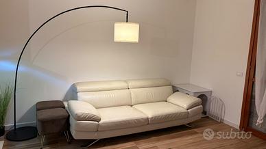 Divano moderno in pelle
