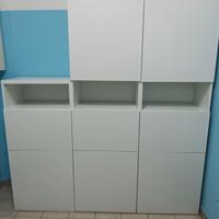 mobile bianco con ante e vani