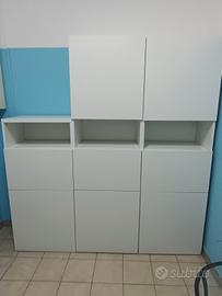 mobile bianco con ante e vani