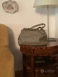 Borsa in vera pelle.