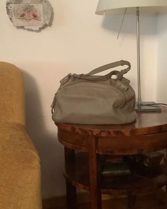 Borsa in vera pelle.