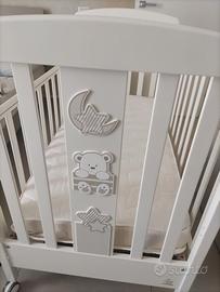 Lettino con sbarre per bimbi