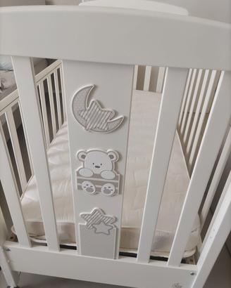 Lettino con sbarre per bimbi