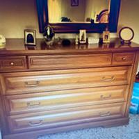 Camera matrimoniale in noce massiccio