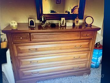 Camera matrimoniale in noce massiccio