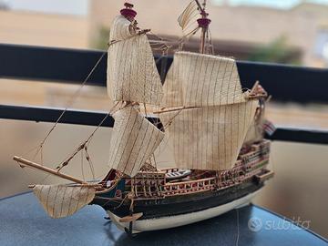modellino veliero in legno 