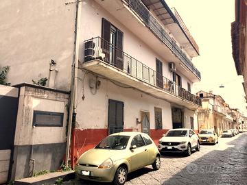 Teverola intero stabile