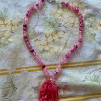 Collana girocollo perle rosa con medaglione