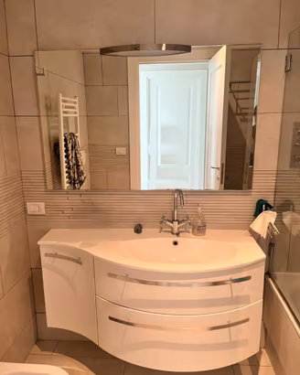 Mobile bagno sospeso bianco lucido con lavabo