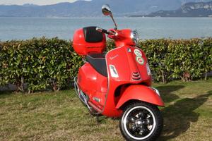 Piaggio Vespa GTS 125 / PRIMAVERA