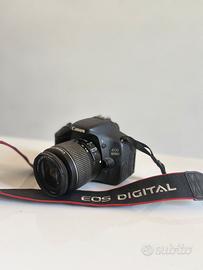 Canon EOS 600D con obiettivo 18-55mm