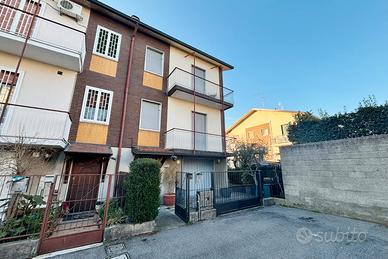 Villa a schiera laterale