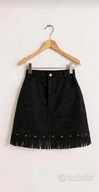 minigonna nera con frange