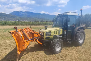trattore  frutteto con lama neve