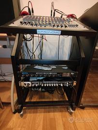 mixer più 2 schede audio Motu e Mackie scatole ins