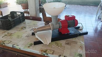 macchina spremi pomodori 