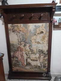 Cappelliera a parete con arazzo