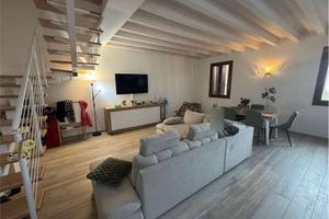 Attico / Mansarda di 169 m² con più di 5 locali a 