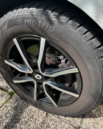 Cerchi in lega con gomma invernale