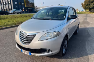 Lancia Ypsilon 0.9 TwinAir 85 CV 5 porte Metano Ec