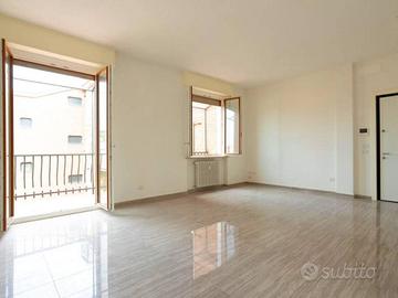 Piano alto ristrutturato con terrazzino