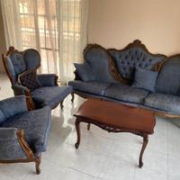 Salone: Dicano, poltrone, tavolinetto