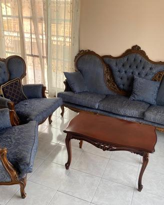 Salone: Dicano, poltrone, tavolinetto