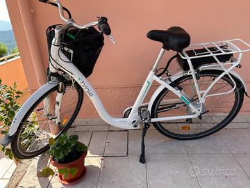 City Bike Venice Bianca. Bicicletta elettrica