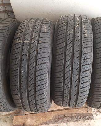 Gomme auto estive 195/60 R15 88H