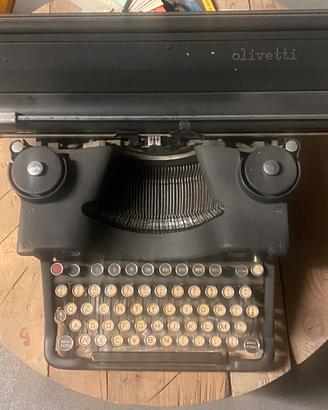 Macchina da scrivere antica