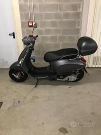 Vespa 150 sprint bauletto e caschi