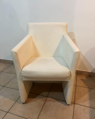 Poltrona in pelle bianca