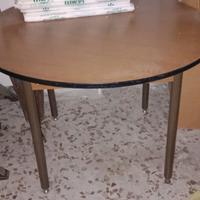 Mobilio negozio banconi tavolo e scaffali