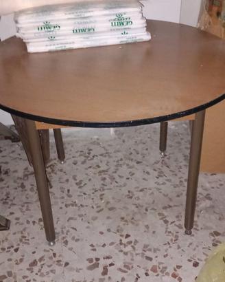 Mobilio negozio banconi tavolo e scaffali
