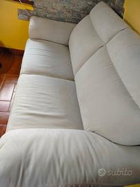 divano beige chiaro