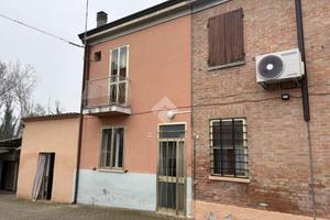 CASA SEMINDIPENDENTE A FERRARA