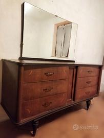 Comò vintage con specchio
