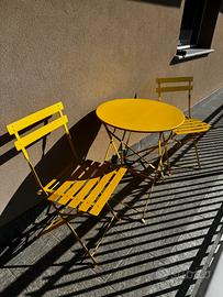 Tavolo tondo e sedie pieghevoli