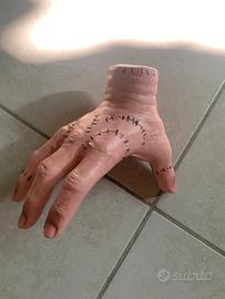 Mano di gomma per travestimenti