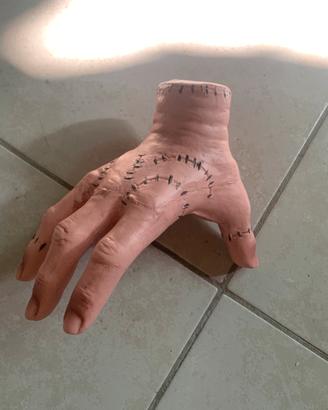 Mano di gomma per travestimenti