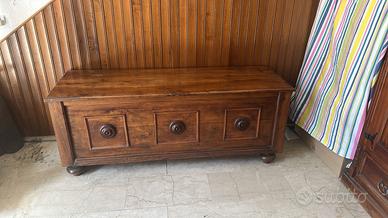 Cassapanca rustica tra fine '800 e primi '900.