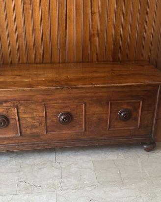 Cassapanca rustica tra fine '800 e primi '900.