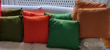 Cuscini ornamentali di vari colori