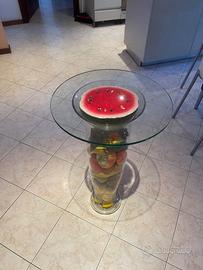 Vaso in vetro con ripiano e frutta all’interno
