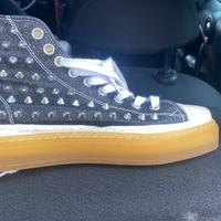 Scarpe nere con borchie Gienchi