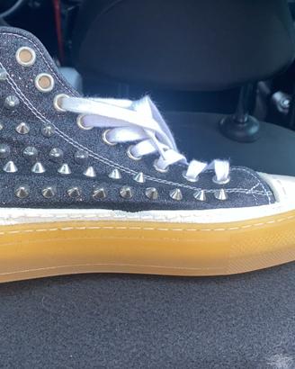 Scarpe nere con borchie Gienchi