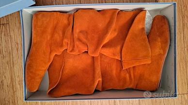 Stivali da donna in camoscio arancioni